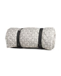 Newbury-Quilted-Picnic-Rug-125x125cms-Triangle3.jpg