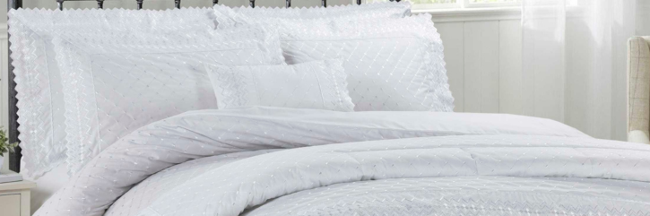 Bedspreads-and-throws-perfect-for-your-bed-or-sofa-or-decoration-for-your-lounge